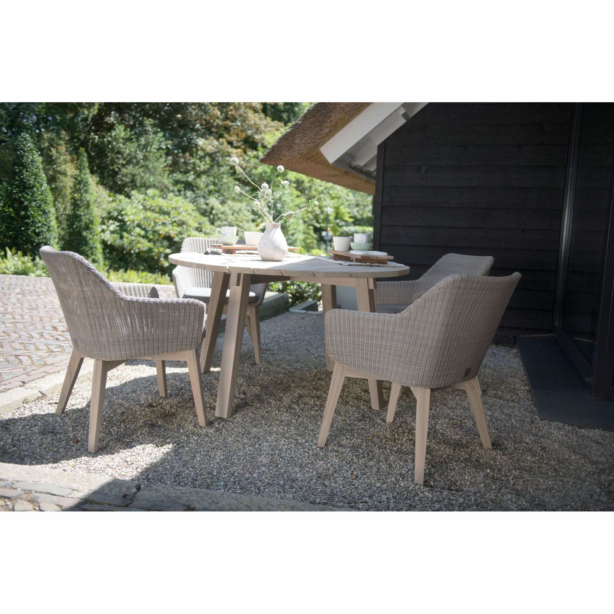 Exceptional Garden:4 Seasons Outdoor Avila 4 Seater dining set with 130cm Derby Teak Round Table