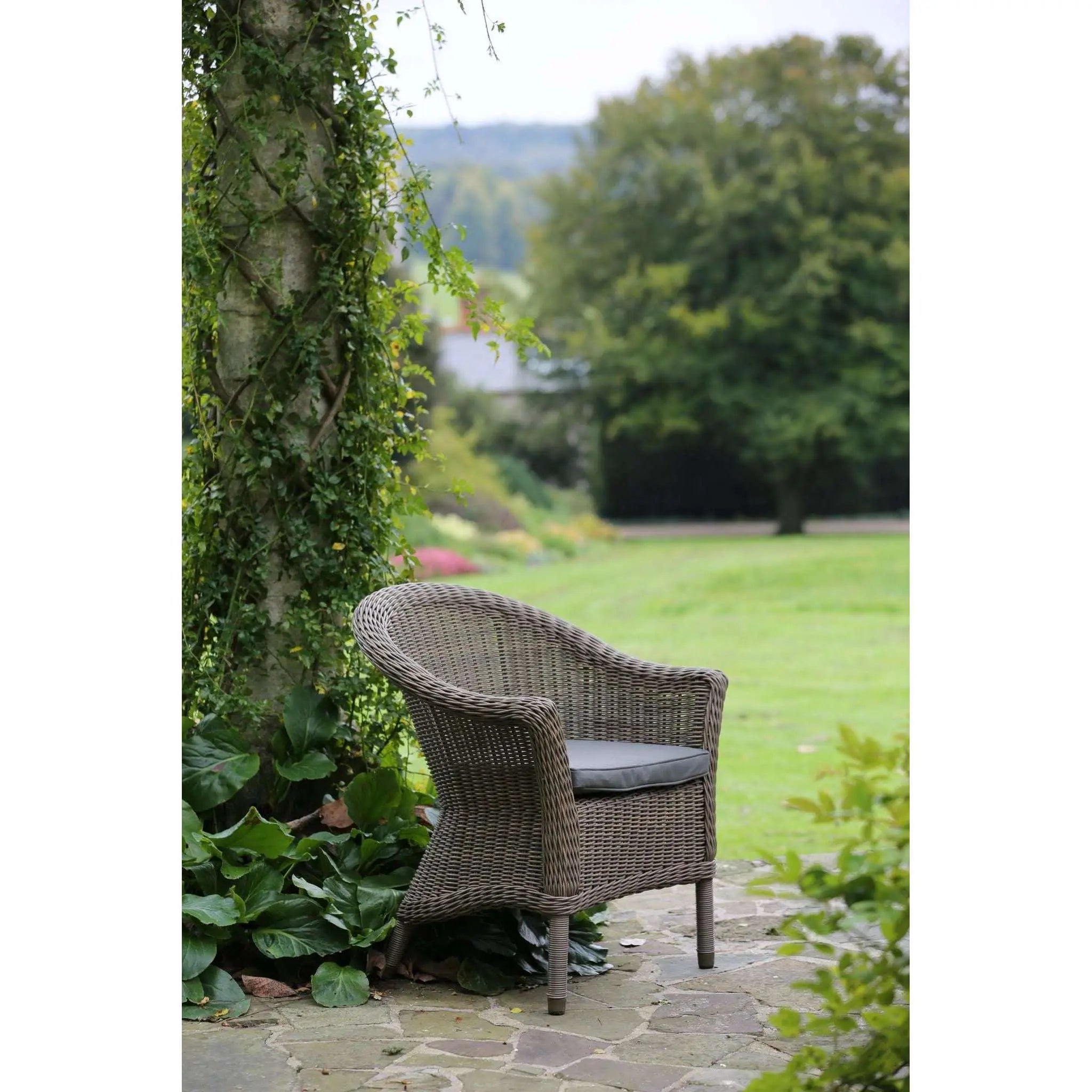 Exceptional Garden:4 Seasons Outdoor Chester Bistro set with Victoria Bistro Table