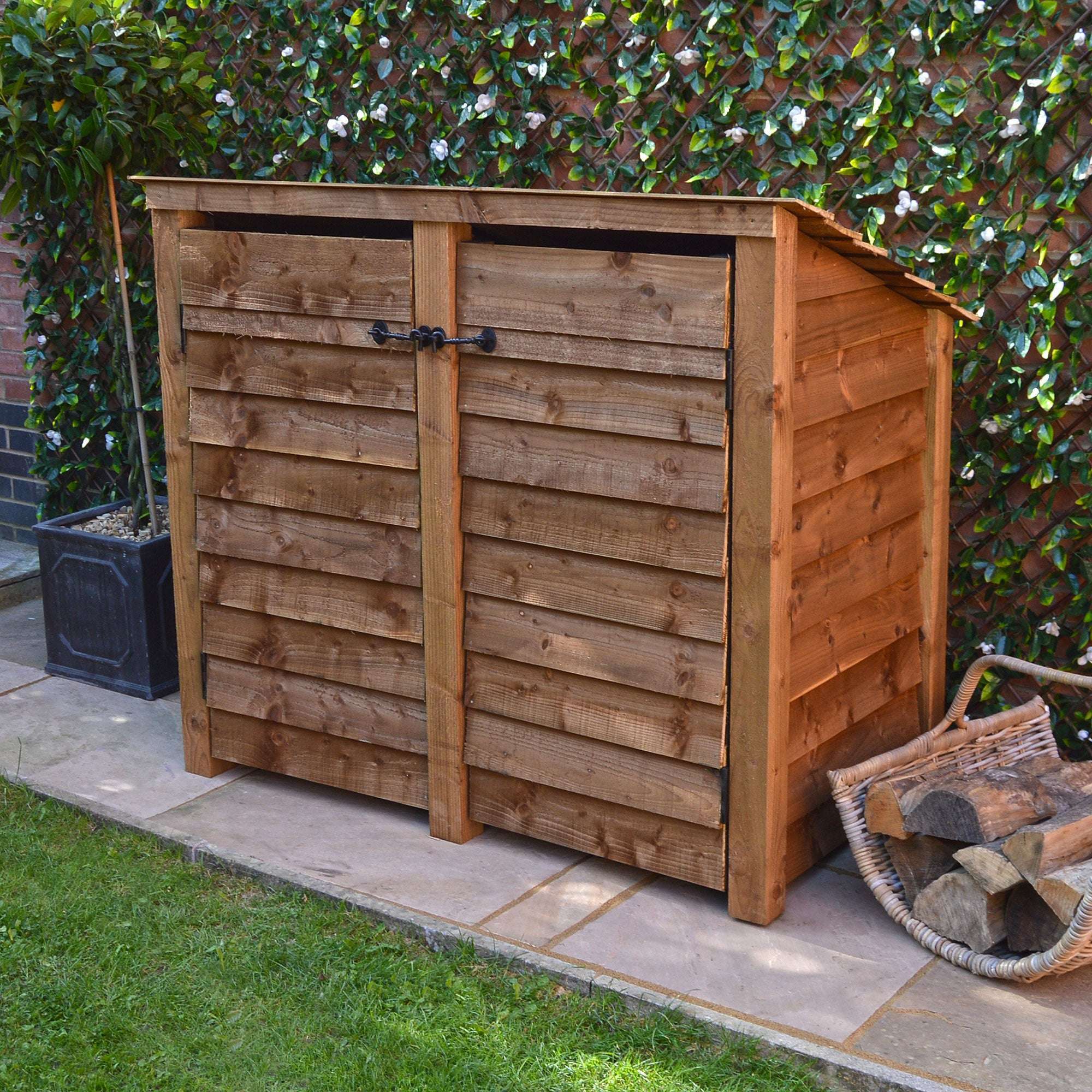 Exceptional Garden:Rutland Country Cottesmore Log Store with Door and Kindling Shelf - 4ft