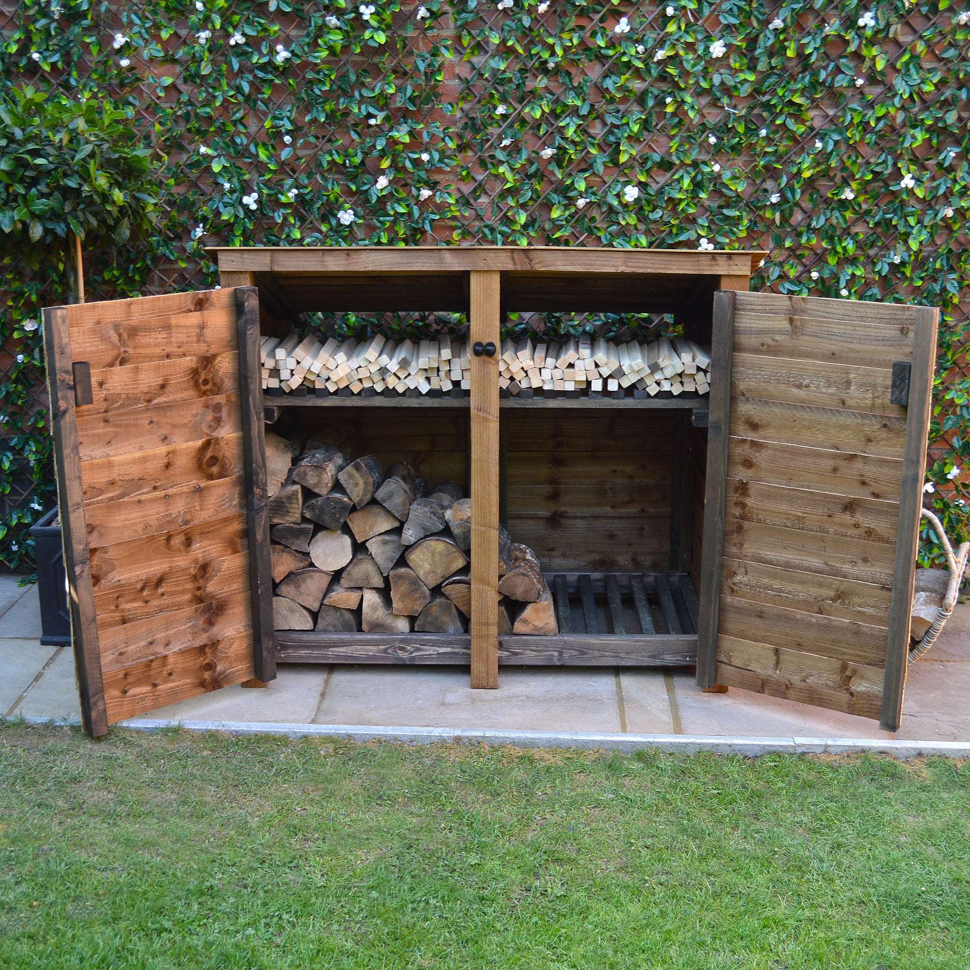 Exceptional Garden:Rutland Country Cottesmore Log Store with Door and Kindling Shelf - 4ft