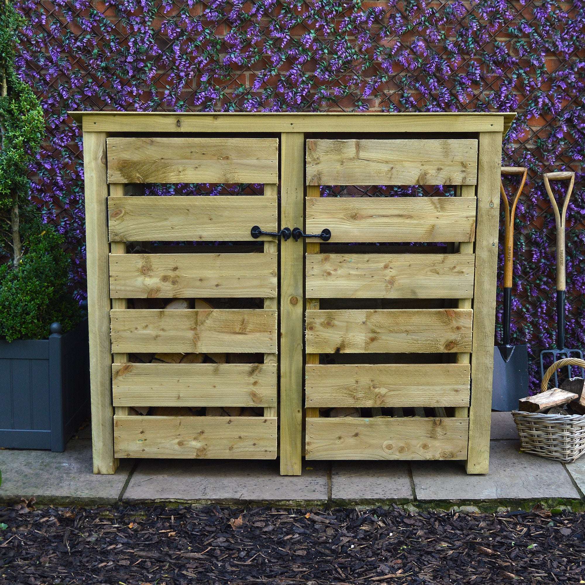 Exceptional Garden:Rutland Country Cottesmore Log Store with Door and Kindling Shelf - 4ft