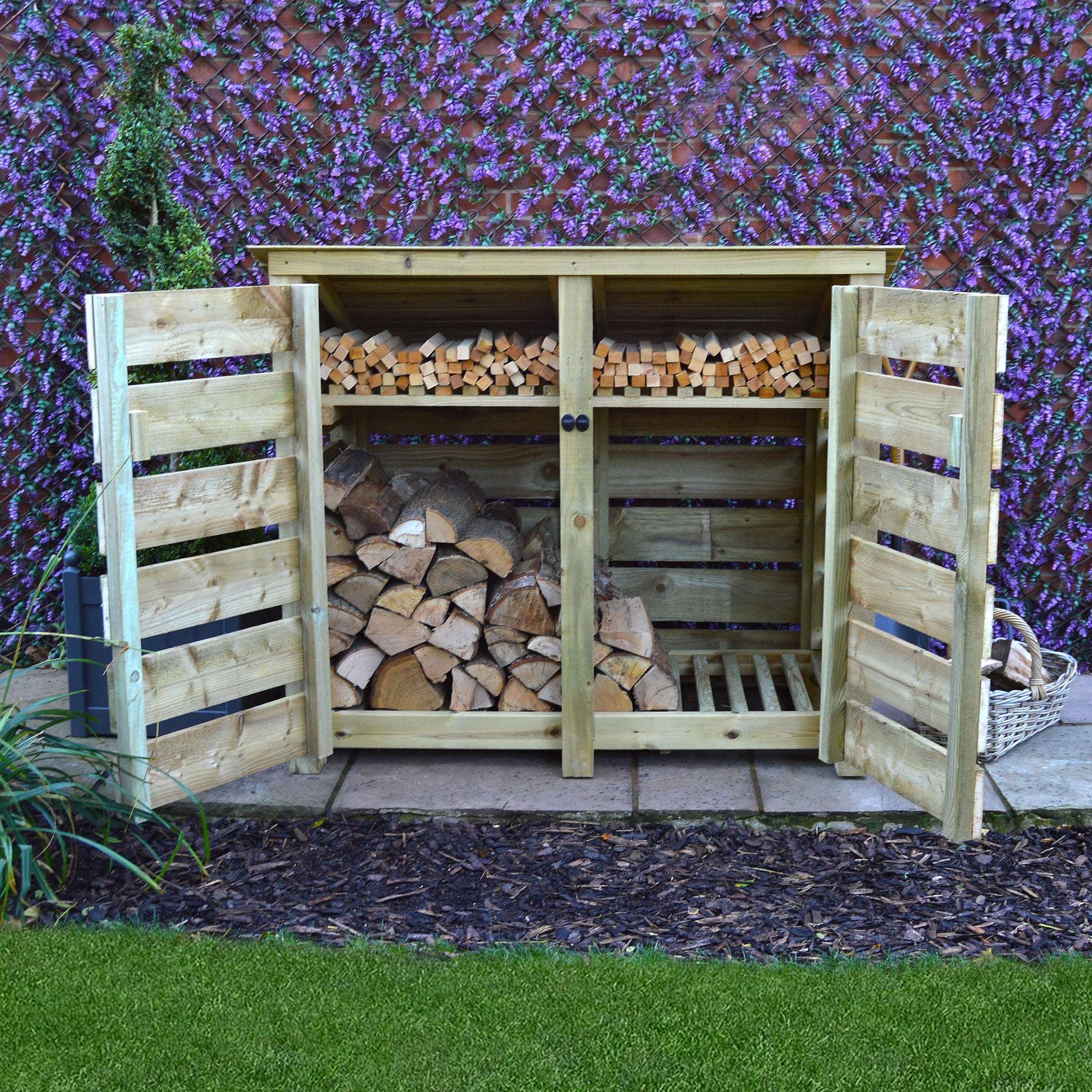 Exceptional Garden:Rutland Country Cottesmore Log Store with Door and Kindling Shelf - 4ft