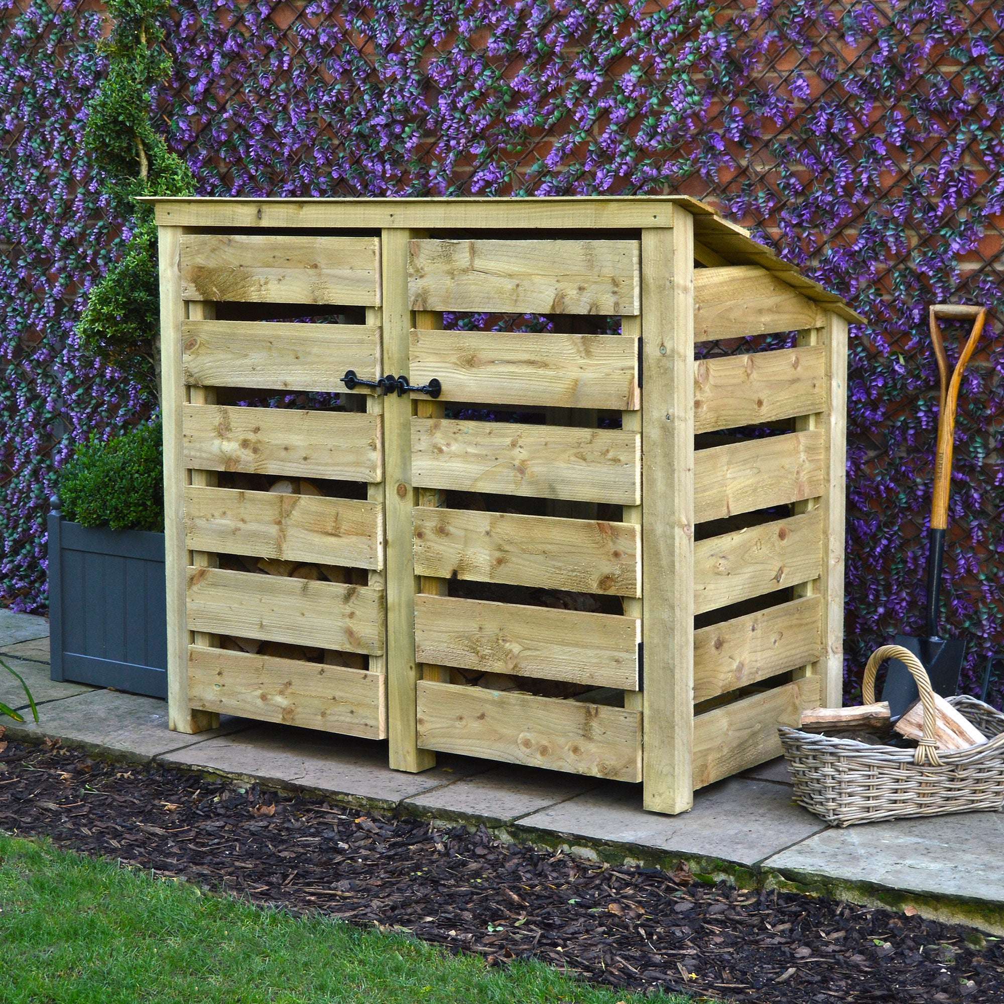 Exceptional Garden:Rutland Country Cottesmore Log Store with Door and Kindling Shelf - 4ft