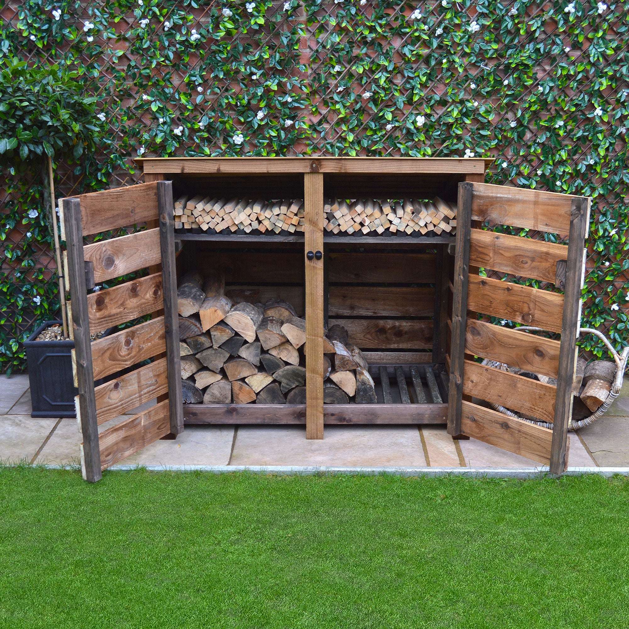 Exceptional Garden:Rutland Country Cottesmore Log Store with Door and Kindling Shelf - 4ft