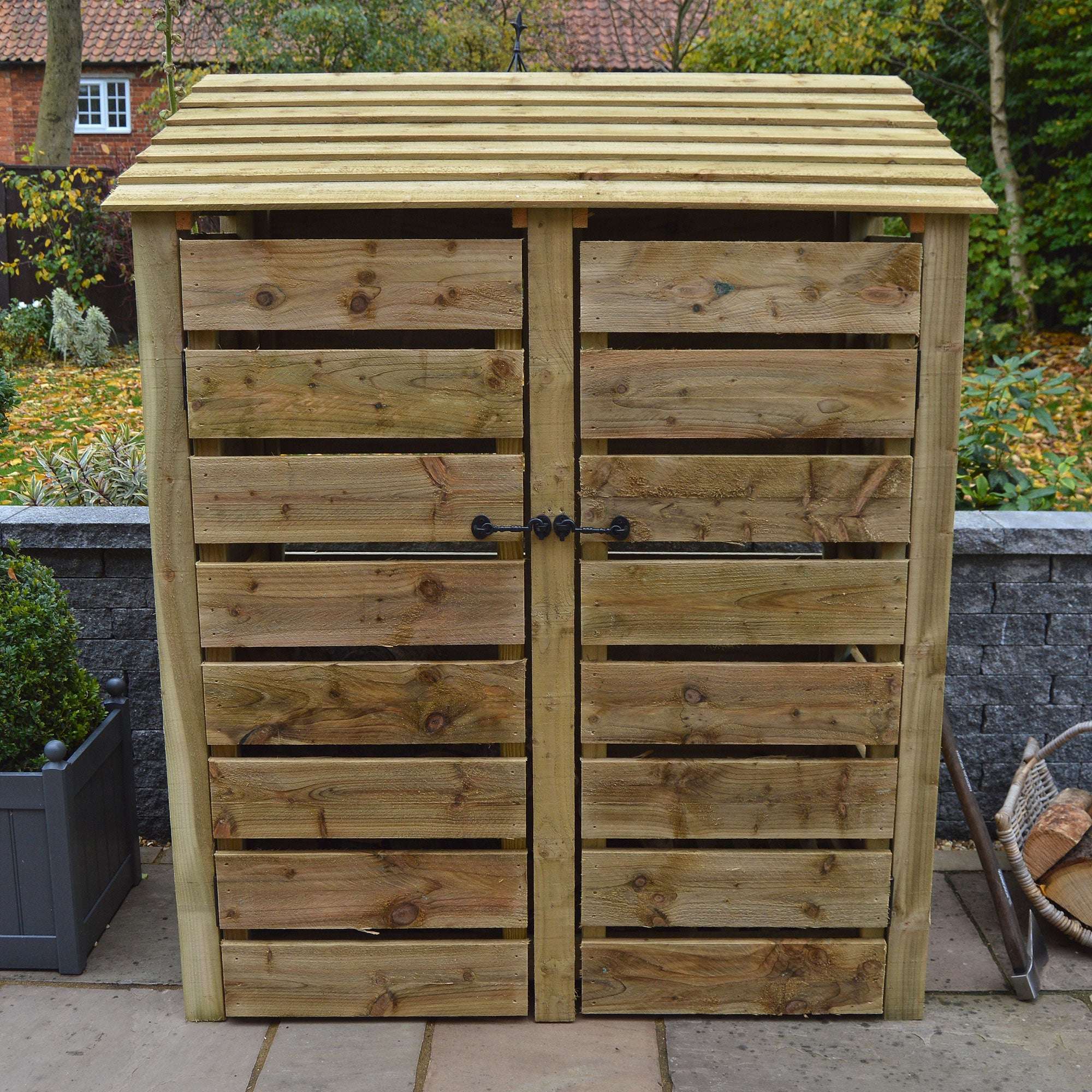 Exceptional Garden:Rutland Country Cottesmore Log Store with Door - 6ft