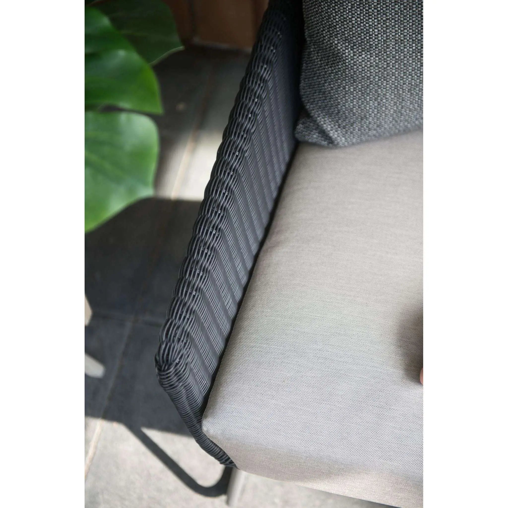 Exceptional Garden:4 Seasons Outdoor Avila Lounge Set with Dali Coffee Table