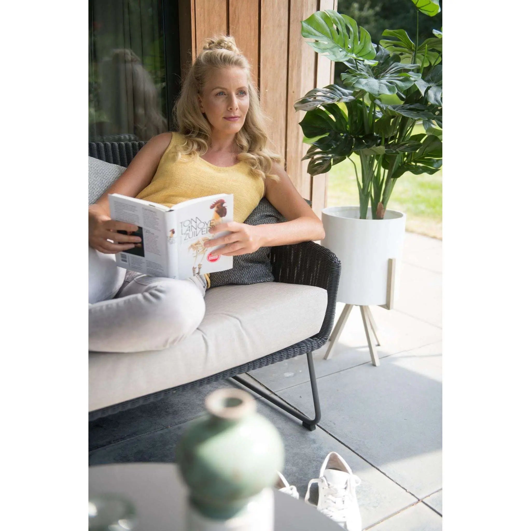 Exceptional Garden:4 Seasons Outdoor Avila Lounge Set with Dali Coffee Table