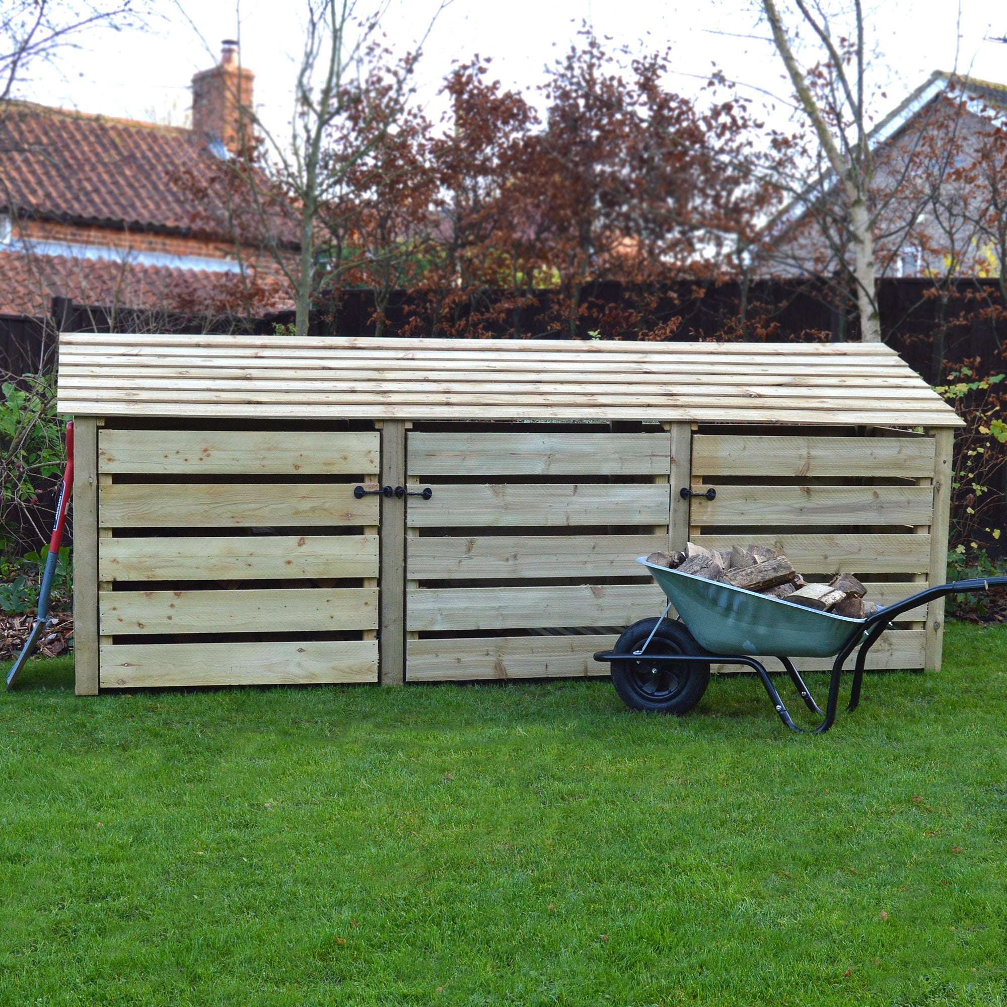 Exceptional Garden:Rutland County Empingham Log Store with Door and Kindling Shelf - 4ft