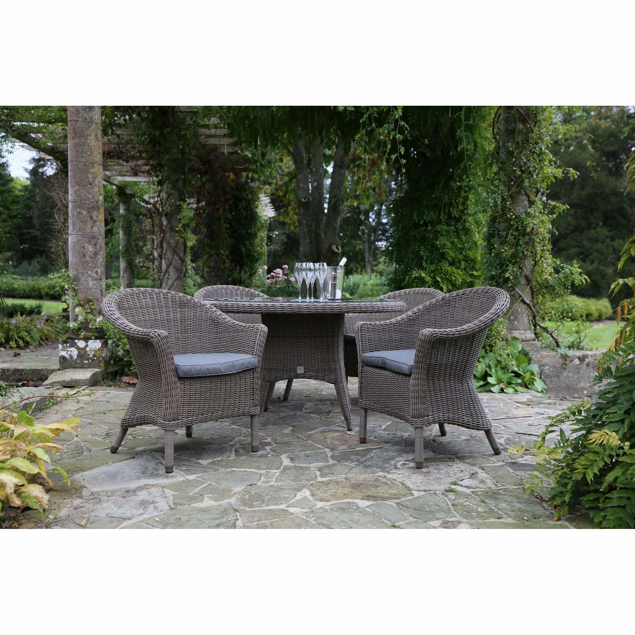 Exceptional Garden:4 Seasons Outdoor Chester 4 Seat Dining set with Victoria 130cm Table