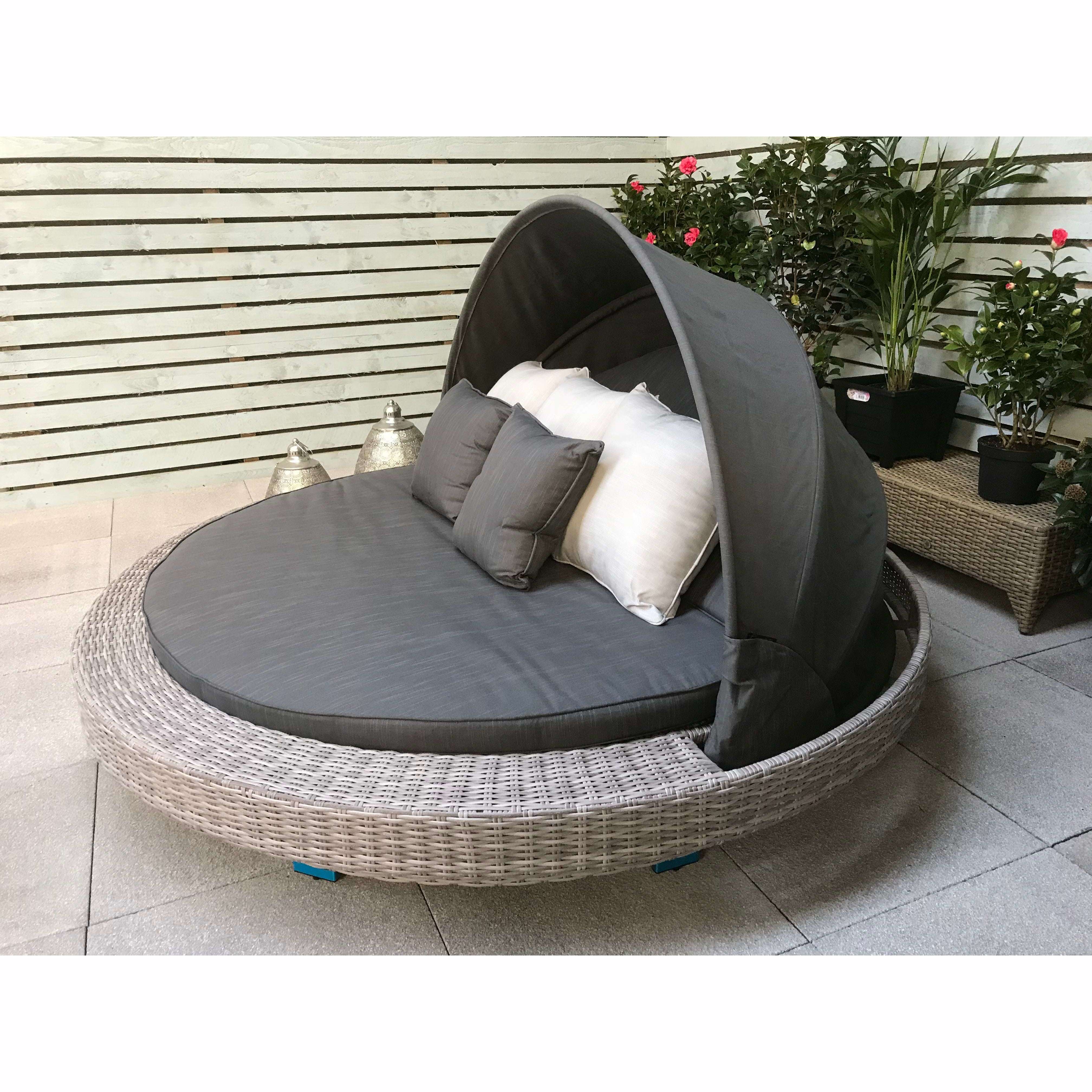 Exceptional Garden:Signature Weave Madison Daybed - Grey