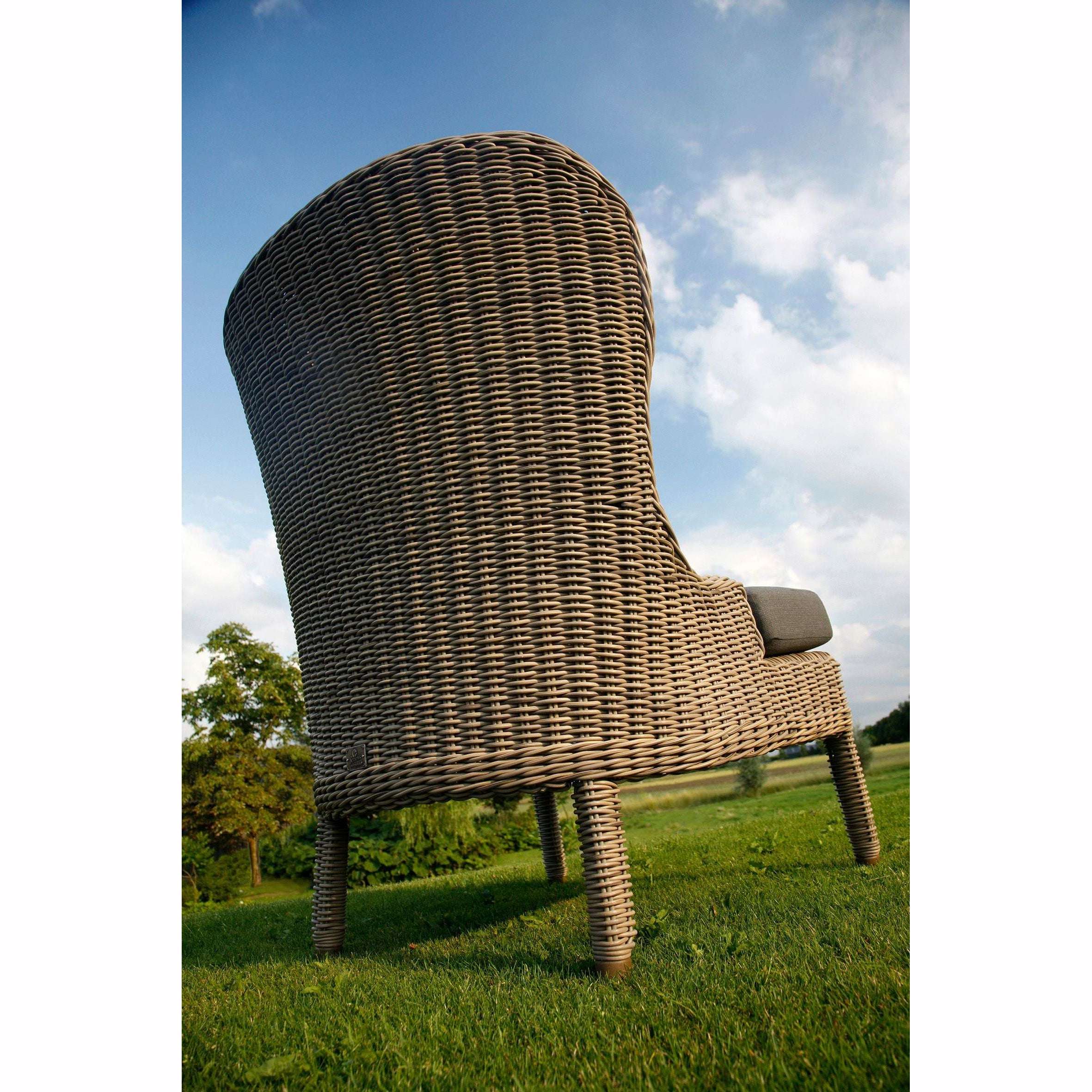 Exceptional Garden:4 Seasons Outdoor Buckingham 4 seater Dining Set with 170cm Victoria Table and Woven Lazy Susan