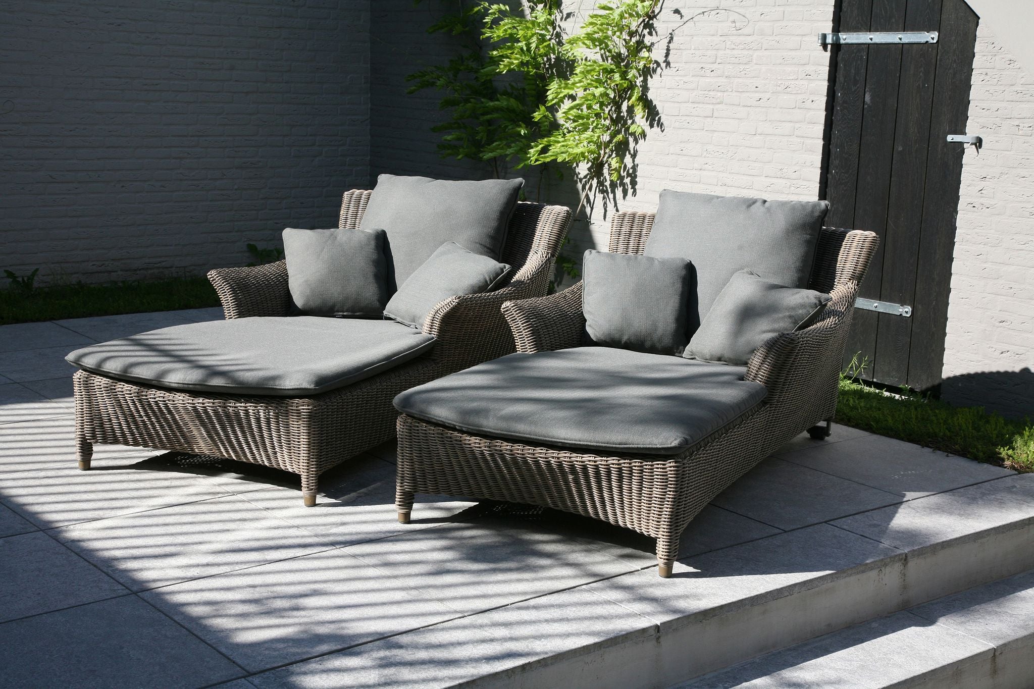 DAYBED & SUN LOUNGERS