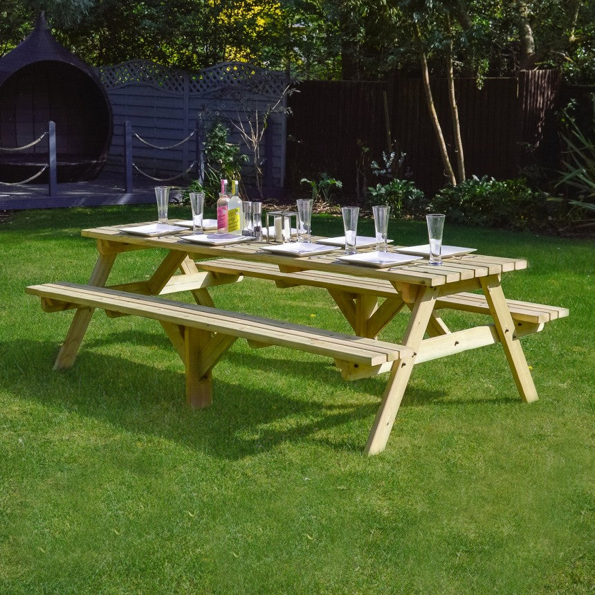 Oakham Picnic Bench by Rutland County