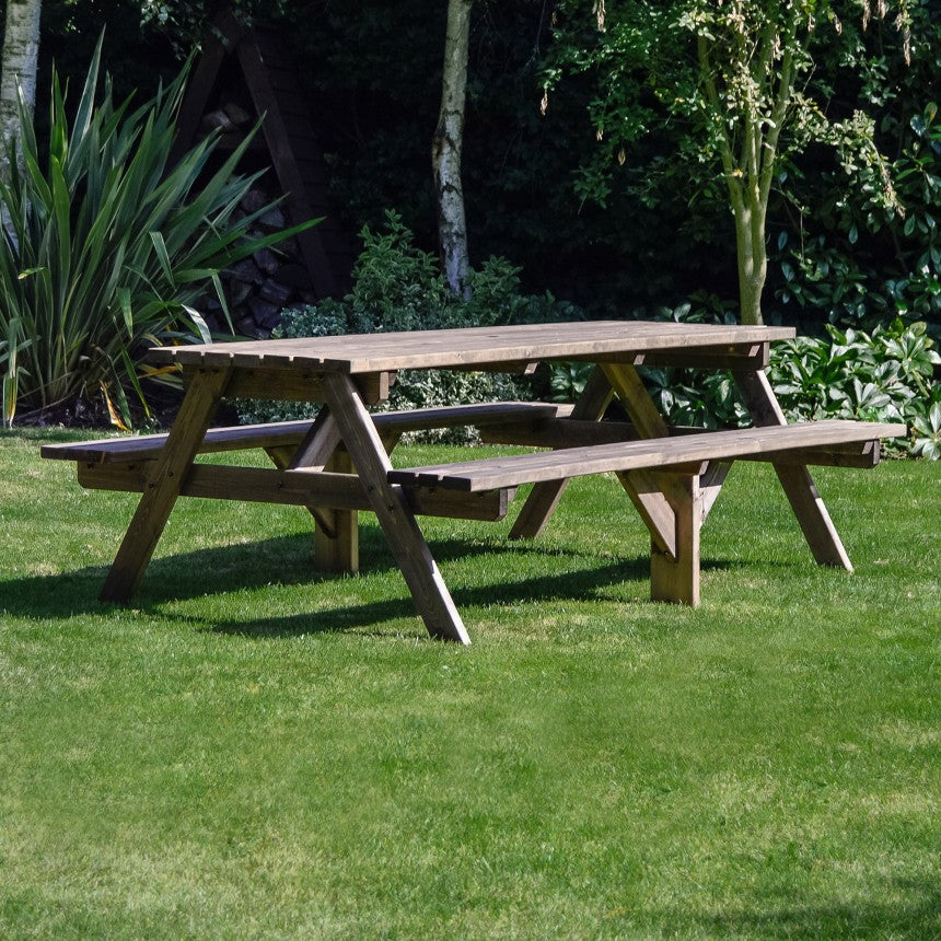 Oakham Picnic Bench by Rutland County