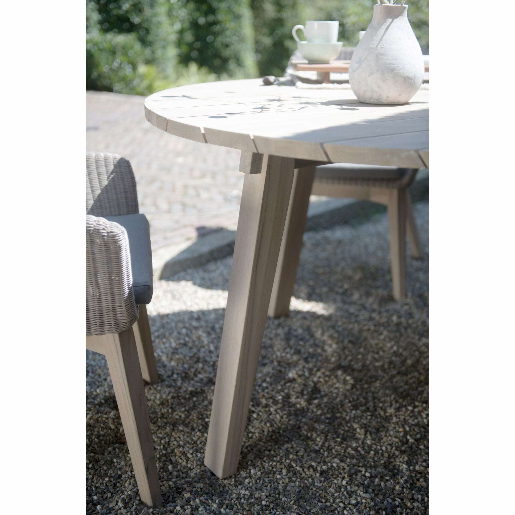 Exceptional Garden:4 Seasons Outdoor Avila 4 Seater dining set with 130cm Derby Teak Round Table