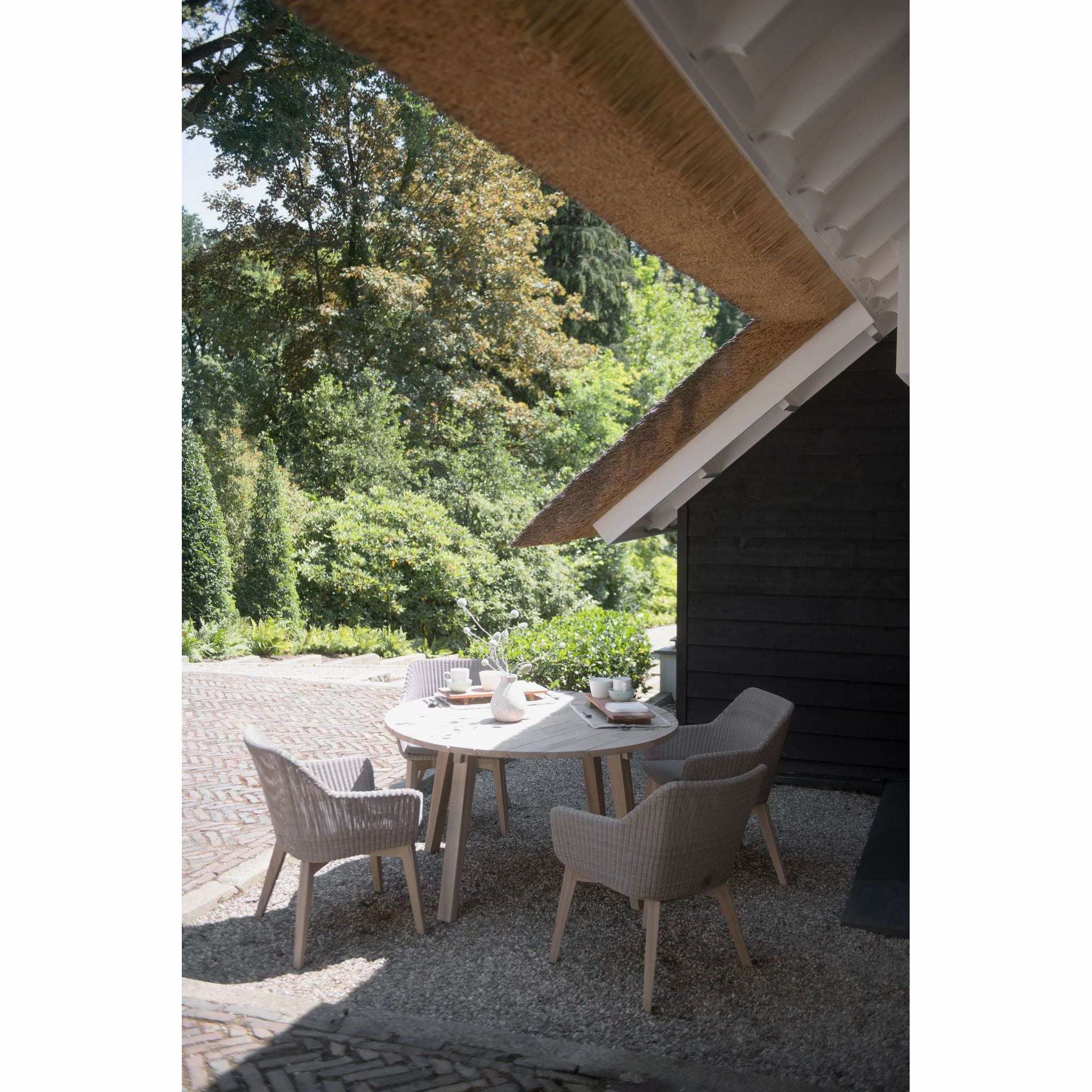 Exceptional Garden:4 Seasons Outdoor Avila 4 Seater dining set with 130cm Derby Teak Round Table