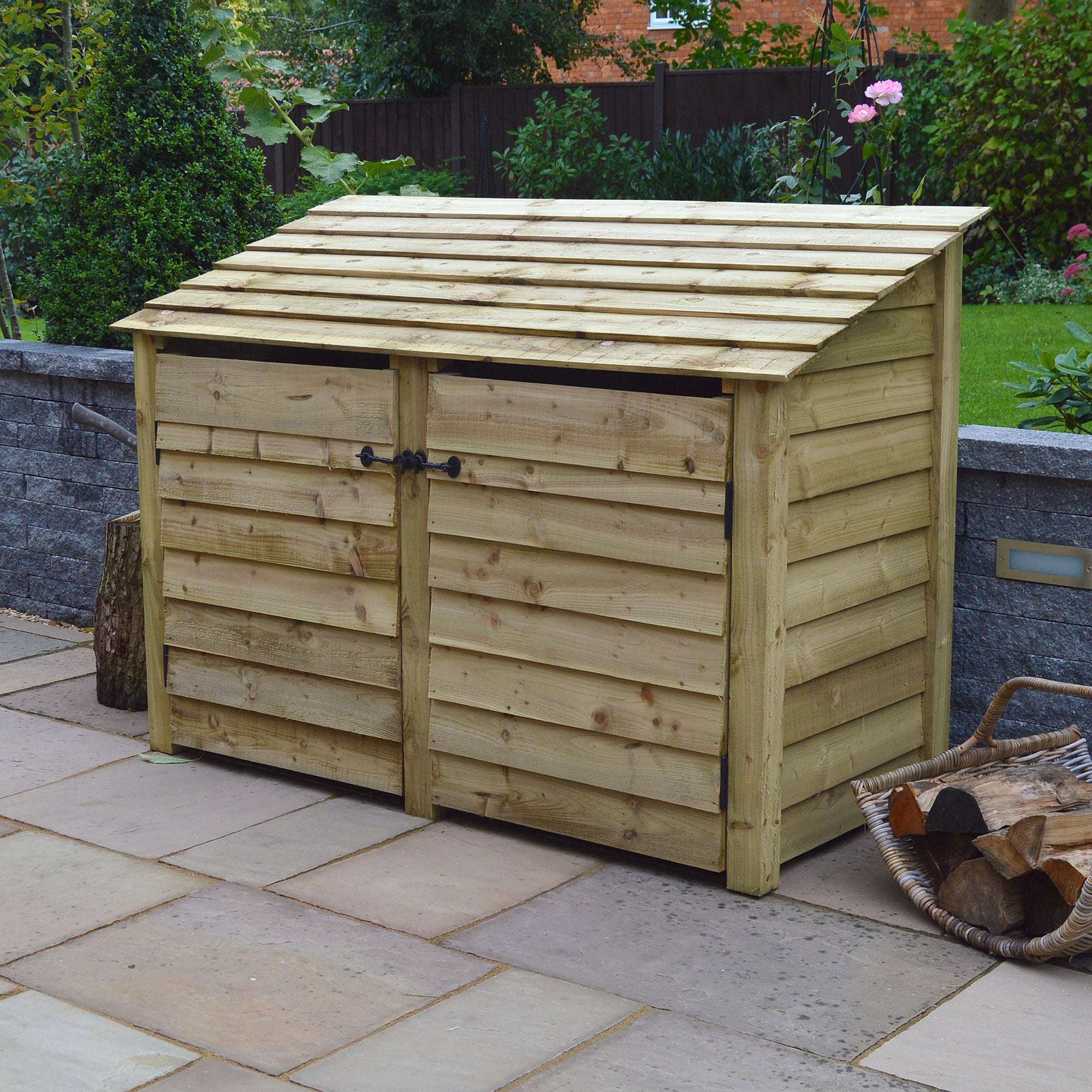 Exceptional Garden:Rutland Country Hambleton Log Store with Door and Kindling Shelf - 4ft