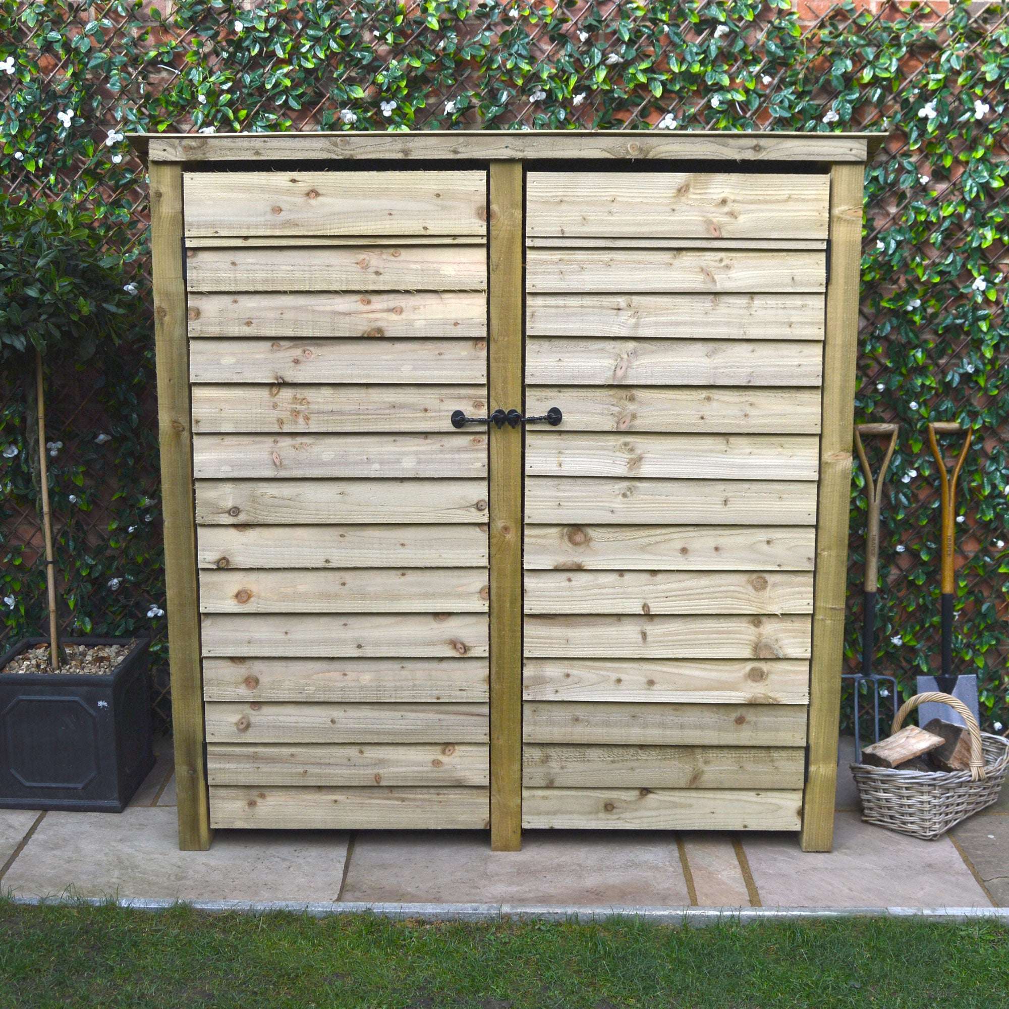 Exceptional Garden:Rutland Country Hambleton Log Store with Kindling Shelf and Door - 6ft
