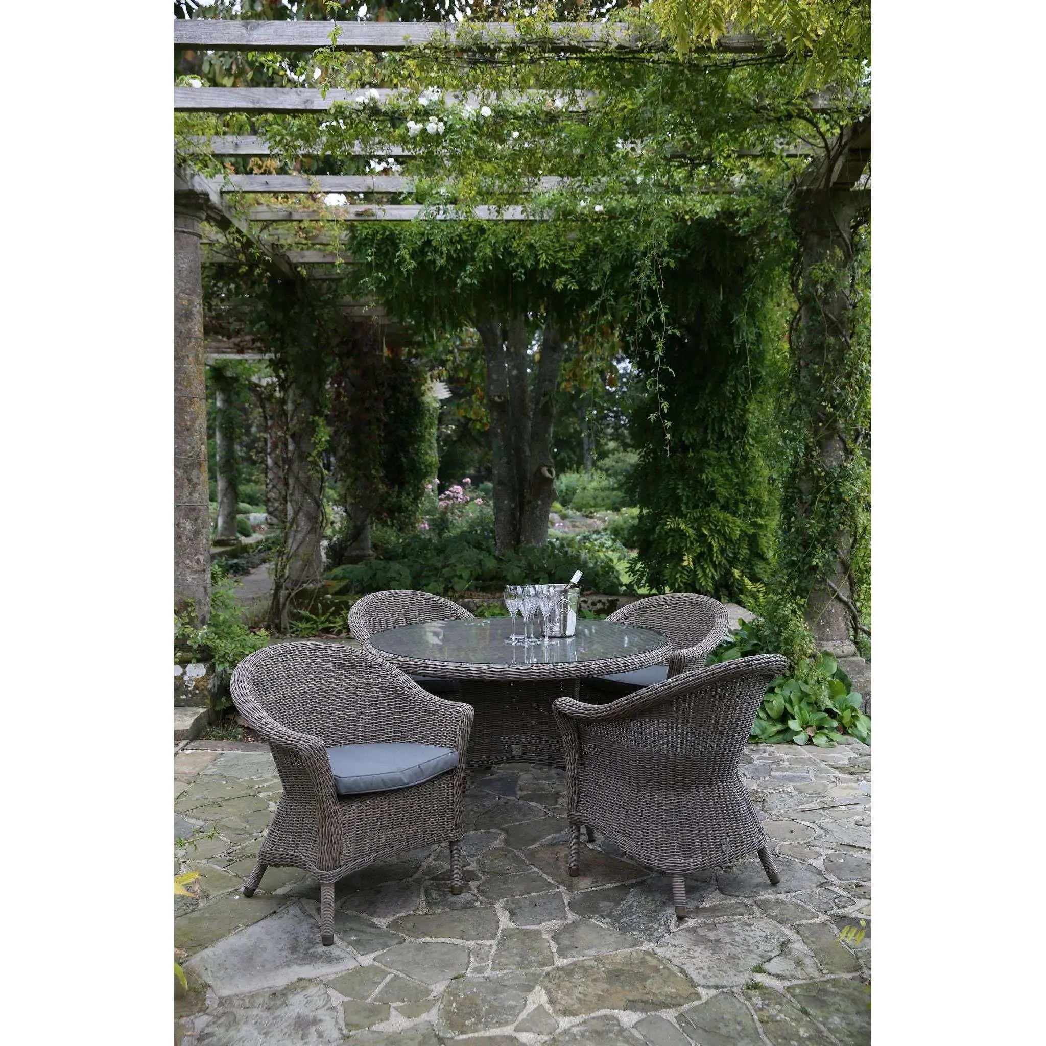 Exceptional Garden:4 Seasons Outdoor Chester 4 Seat Dining set with Victoria 130cm Table