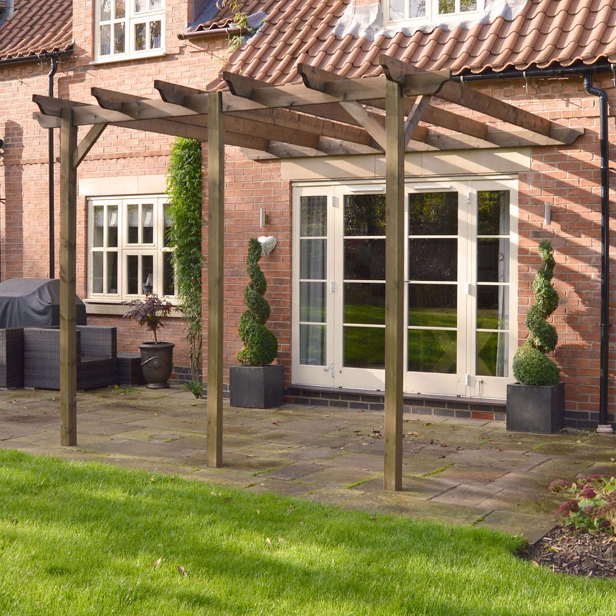 Lean To Garden Pergola with Three Posts:Rutland County,Exceptional Garden