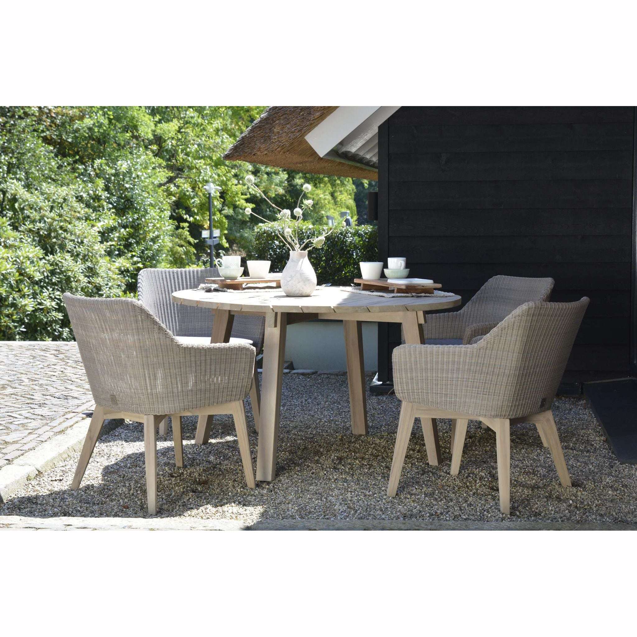 Exceptional Garden:4 Seasons Outdoor Avila 4 Seater dining set with 130cm Derby Teak Round Table