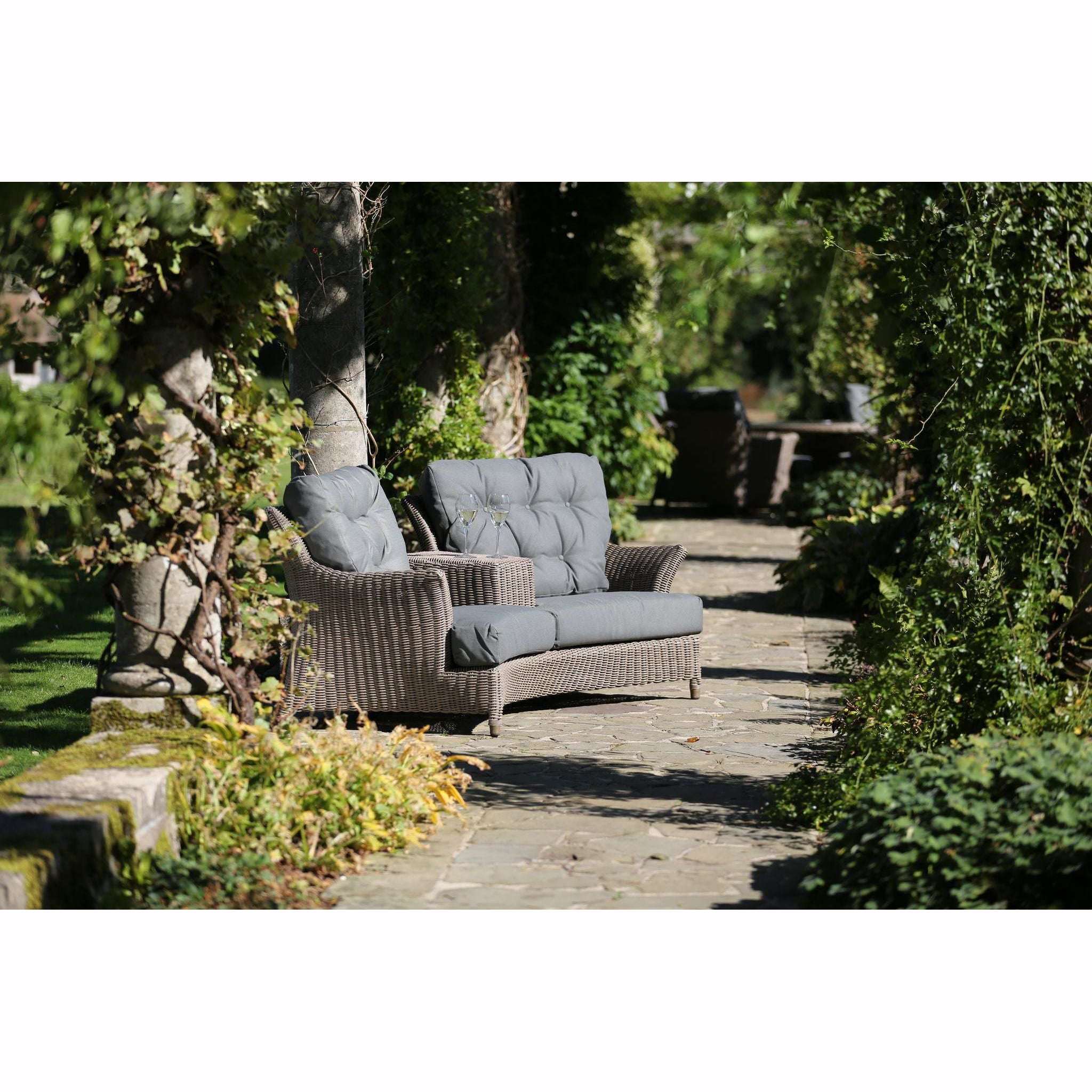 Exceptional Garden:4 Seasons Outdoor Valentine Loveseat with 4 cushions