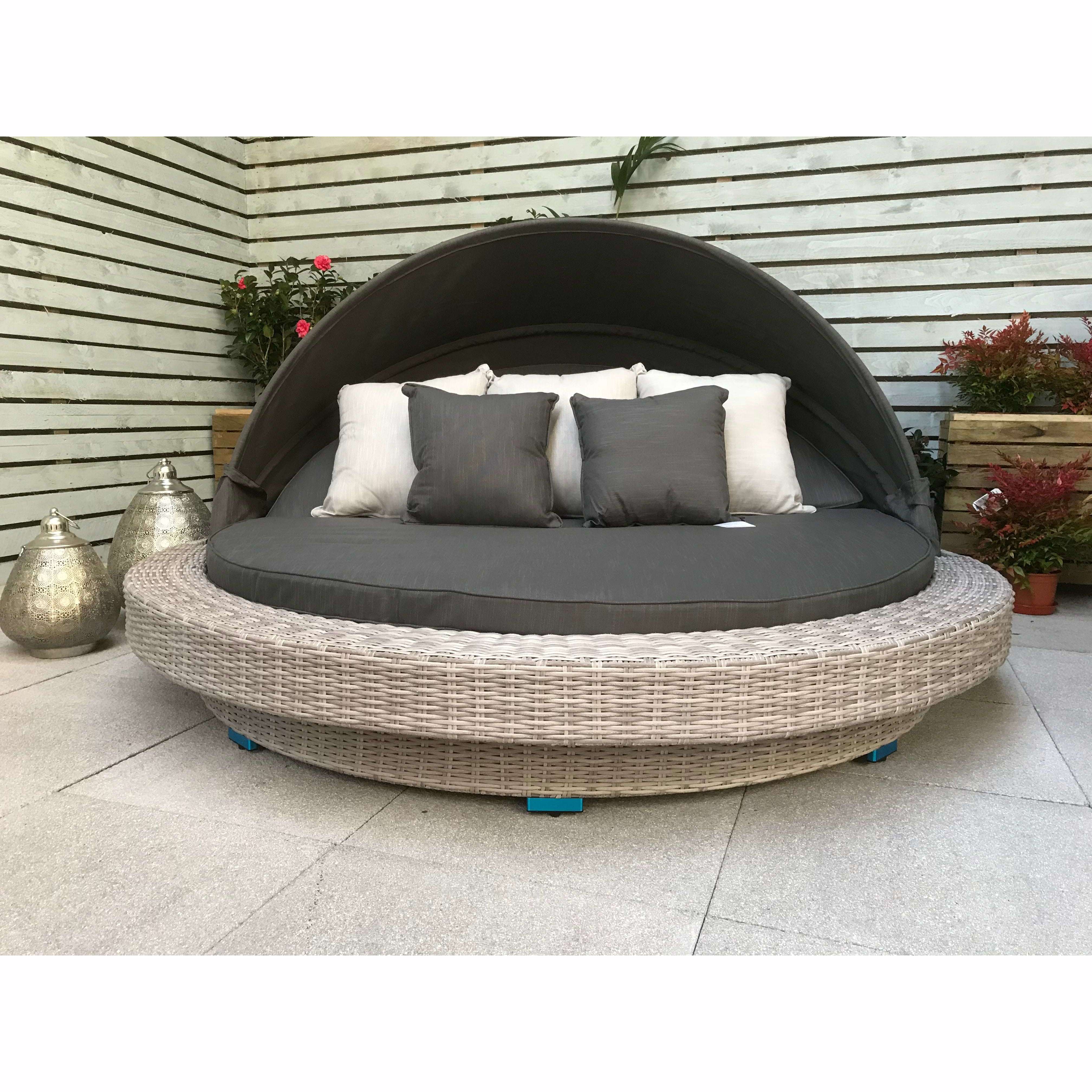 Exceptional Garden:Signature Weave Madison Daybed - Grey