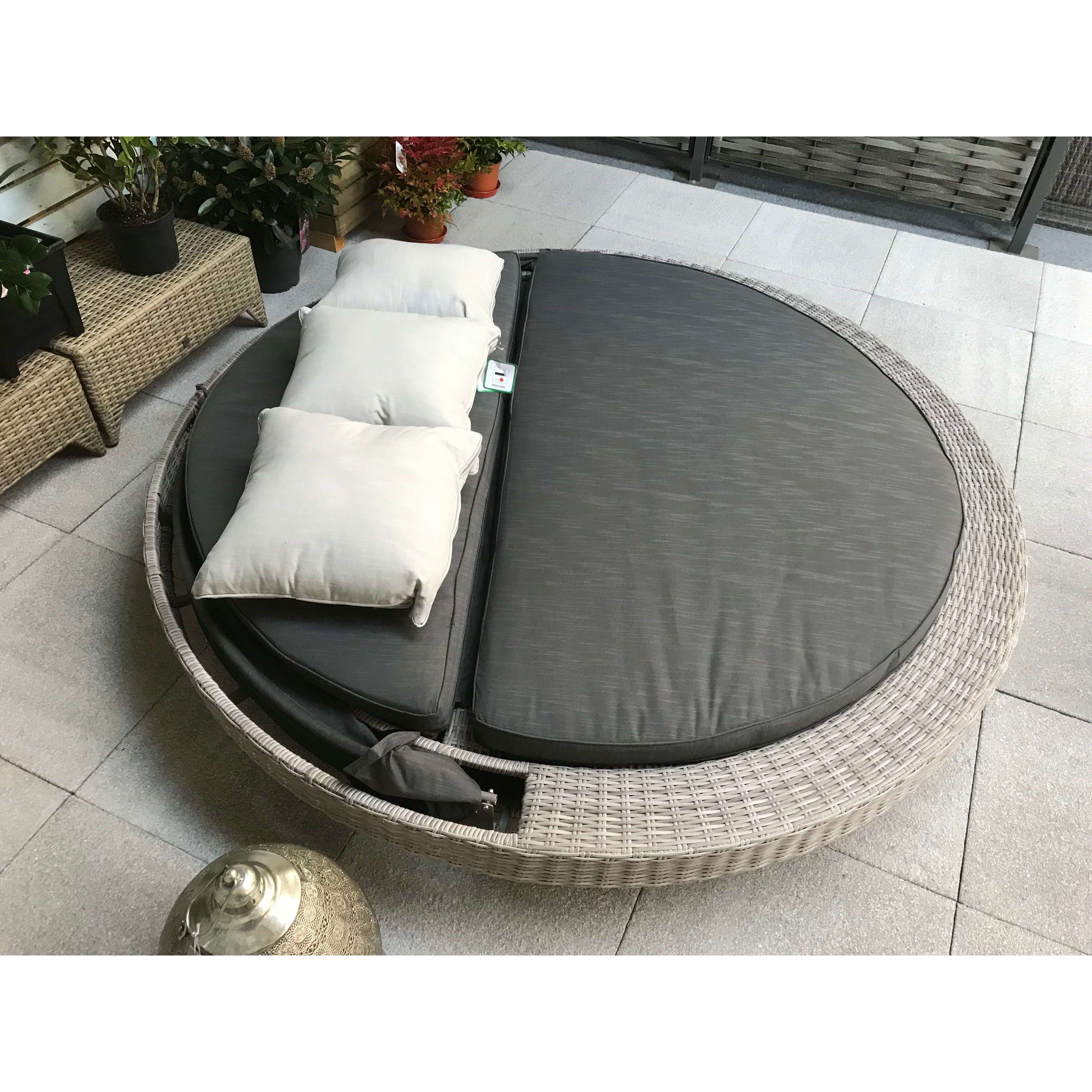 Exceptional Garden:Signature Weave Madison Daybed - Grey