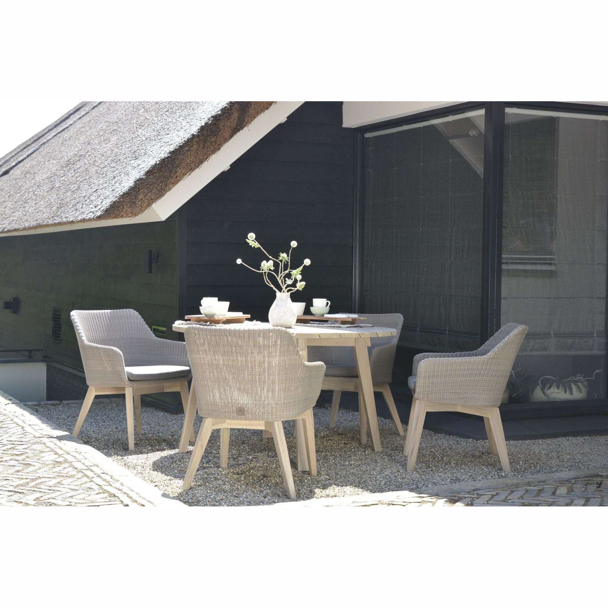 Exceptional Garden:4 Seasons Outdoor Avila 4 Seater dining set with 130cm Derby Teak Round Table